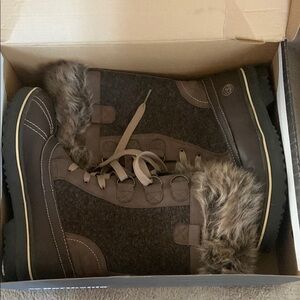 Cozy Brown Fur-Trimmed Boots